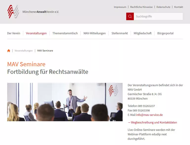 handzeichen-teilnehmer-webinar-raum